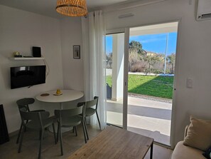 Interior - Appartement 4 Personnes, Front de mer et vue Mer, Résidence Neuve Bord de Plage (Linguizzetta)