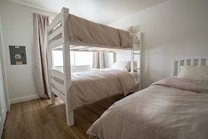 2 bedrooms, iron/ironing board, free WiFi, bed sheets