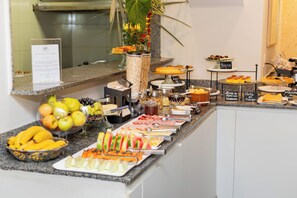 Free daily buffet breakfast  - Hotel e Restaurante Paraíso Ponte Nova - Ponte Nova - MG (Ponte Nova)