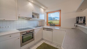 Coffee/tea maker, fridge, microwave, oven