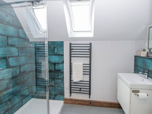 Shower - Valley View Hideaway (Llandysul)