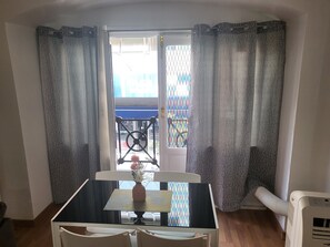 Standard Studio, 1 Double Bed | Living area - M-A Estudio Montera (Madrid)