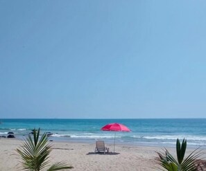 Una spiaggia nelle vicinanze