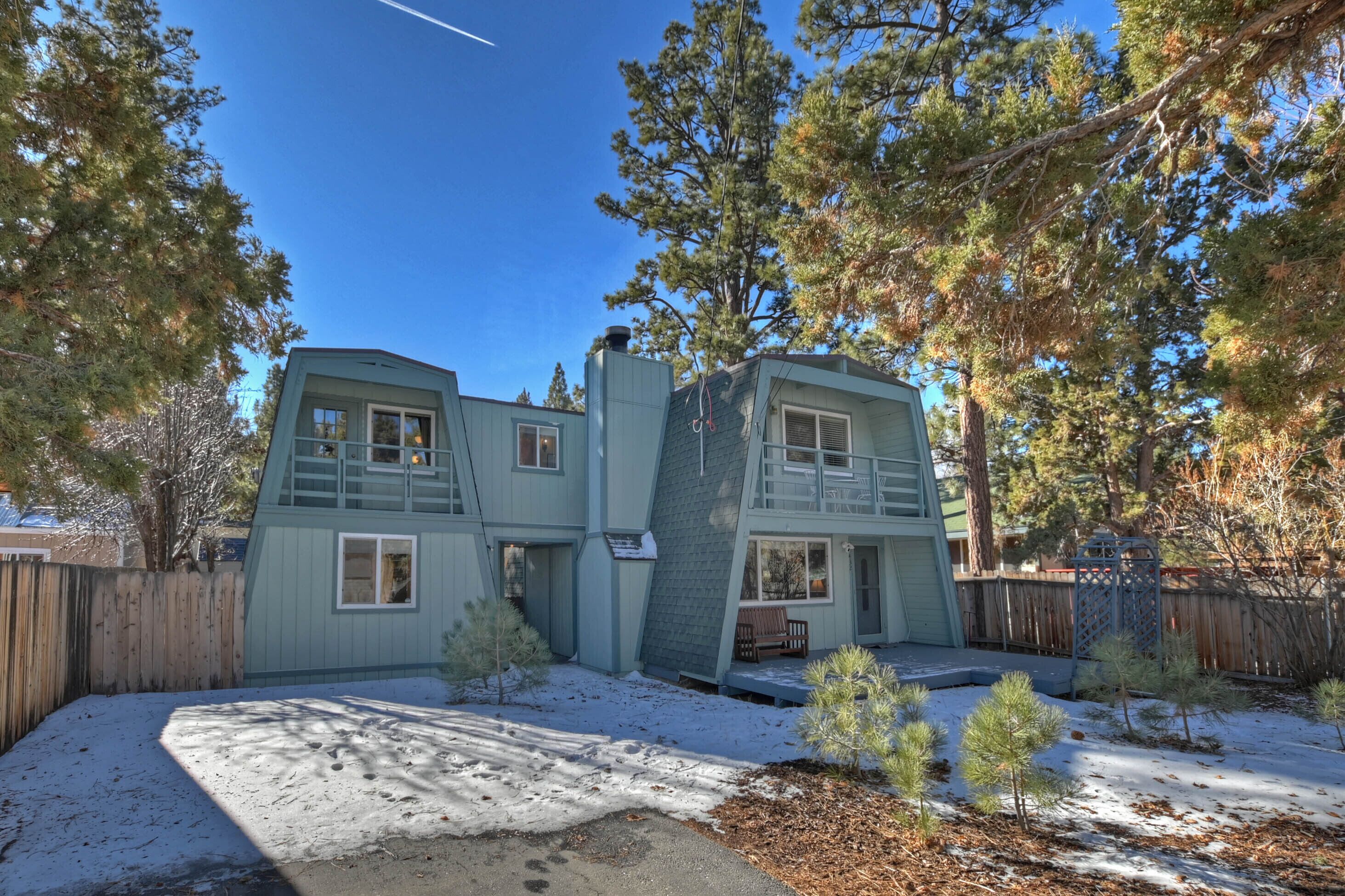 Gambrel Style, pet friendly, enclosed yard, streaming, fireplace, and more.