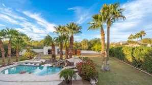 A residential property with a swimming pool, palm trees, and a modern house. - Serene in Scottsdale-5BR w/Pool, Hot Tub + Gym (Scottsdale)