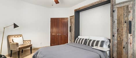 5 bedrooms, desk, iron/ironing board, travel crib