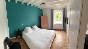 2 slaapkamers, een strijkplank/strijkijzer, reisbedje, gratis wifi