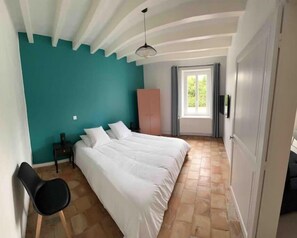 2 bedrooms, iron/ironing board, travel crib, free WiFi