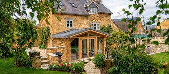 Dog friendly cottage - Gardners Cottage