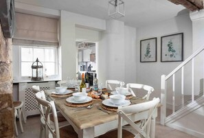 House | Dining - Beautiful Cotswold Cottage in Rodborough, Stroud (Stroud)