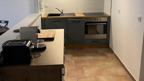 A compact kitchen with a wooden countertop, a built-in oven, and a sink. - Charmante Maison en Brenne (Vendœuvres)