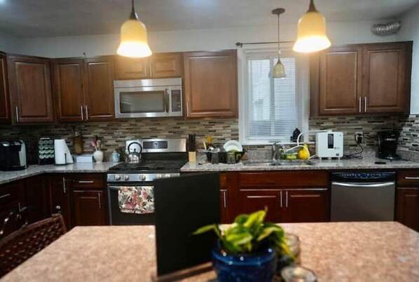 Fridge, stovetop