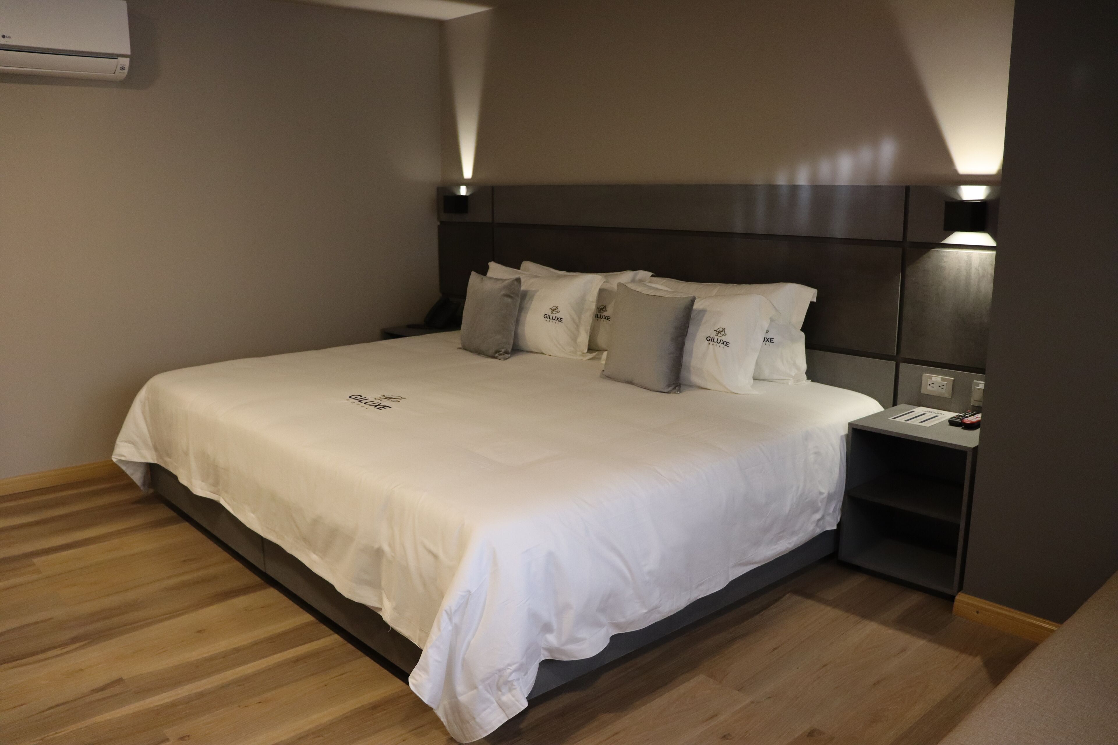 Photo - Giluxe Hotel