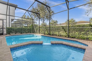 Piscine extérieure, piscine chauffée