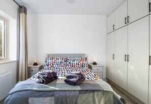 4 slaapkamers, een strijkplank/strijkijzer, gratis wifi, beddengoed