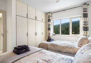 4 slaapkamers, een strijkplank/strijkijzer, gratis wifi, beddengoed