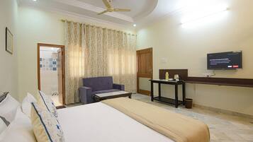 9 bedrooms, iron/ironing board, WiFi, bed sheets