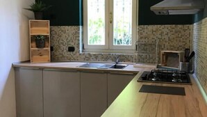 Superior Apartment | Private kitchen | Shared fridge, shared microwave - Villa Donatella Rooms & Apartments (Parma)