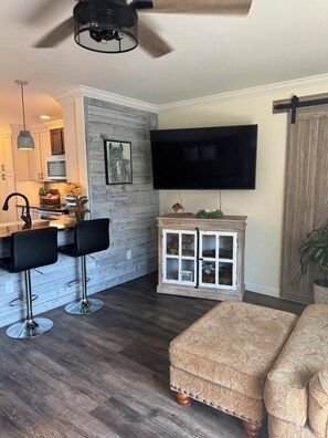 Smart-TV, DVD-Player, Bücher