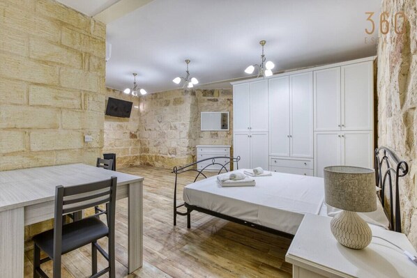 1 Schlafzimmer, Schreibtisch, Bügeleisen/Bügelbrett, WLAN