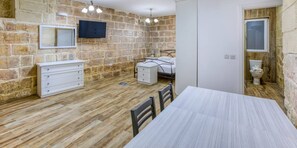 1 makuuhuone, silitysrauta/-lauta, Wi-Fi, vuodevaatteet