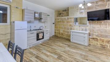 Fridge, oven, stovetop, toaster