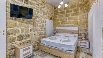 Iron/ironing board, travel crib, WiFi, bed sheets