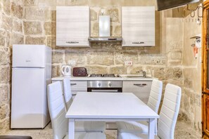 Fridge, oven, stovetop, toaster