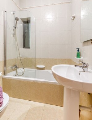 Hårtork och handdukar