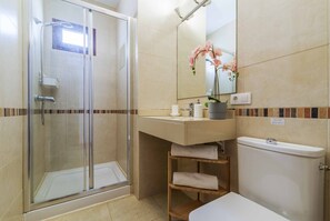 Shower, towels