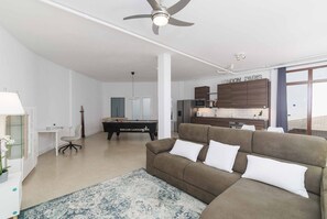Smart TV, ping pong - Villa Luar - Five Bedroom Villa, Sleeps 10 (Playa Blanca)