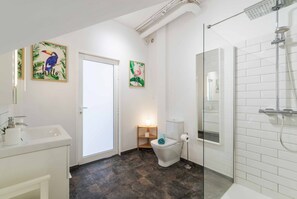 Douche, serviettes fournies