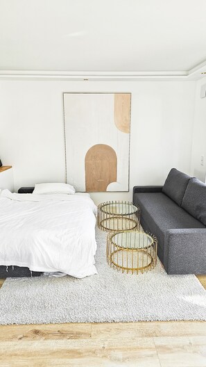Appartement Deluxe | Aire de séjour | Téléviseur connecté de 43 po avec télévision par câble