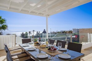 Outdoor dining - Villa Sueno de Mar - Four Bedroom Villa, Sleeps 8 (Playa Blanca)