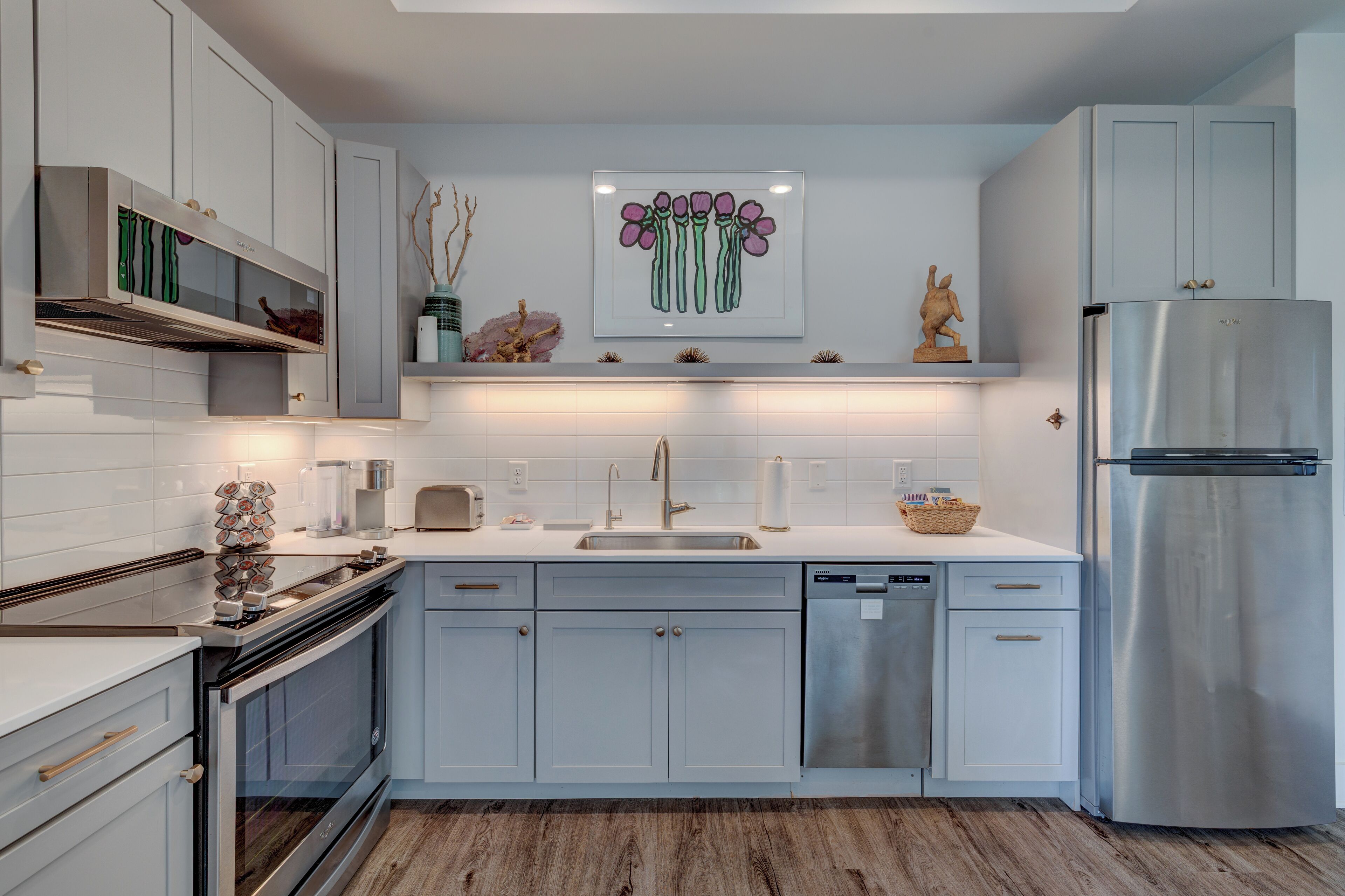 雪櫃、微波爐、焗爐、爐具