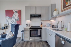 Fridge, microwave, oven, stovetop - The Hive 203 Sweeter by BlueStar (Wilmington)