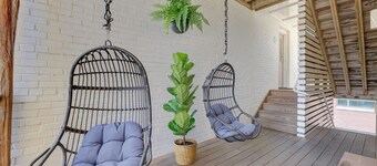 The Hive 301 King Suite