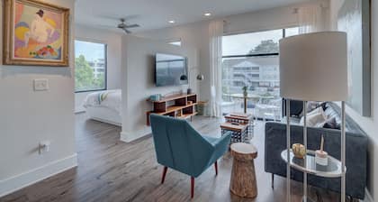The Hive 301 King Suite
