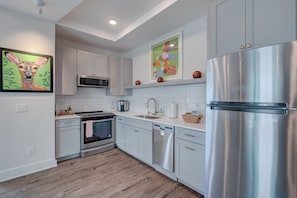 Fridge, microwave, oven, stovetop - The Hive 302 King Balcony by BlueStar (Wilmington)