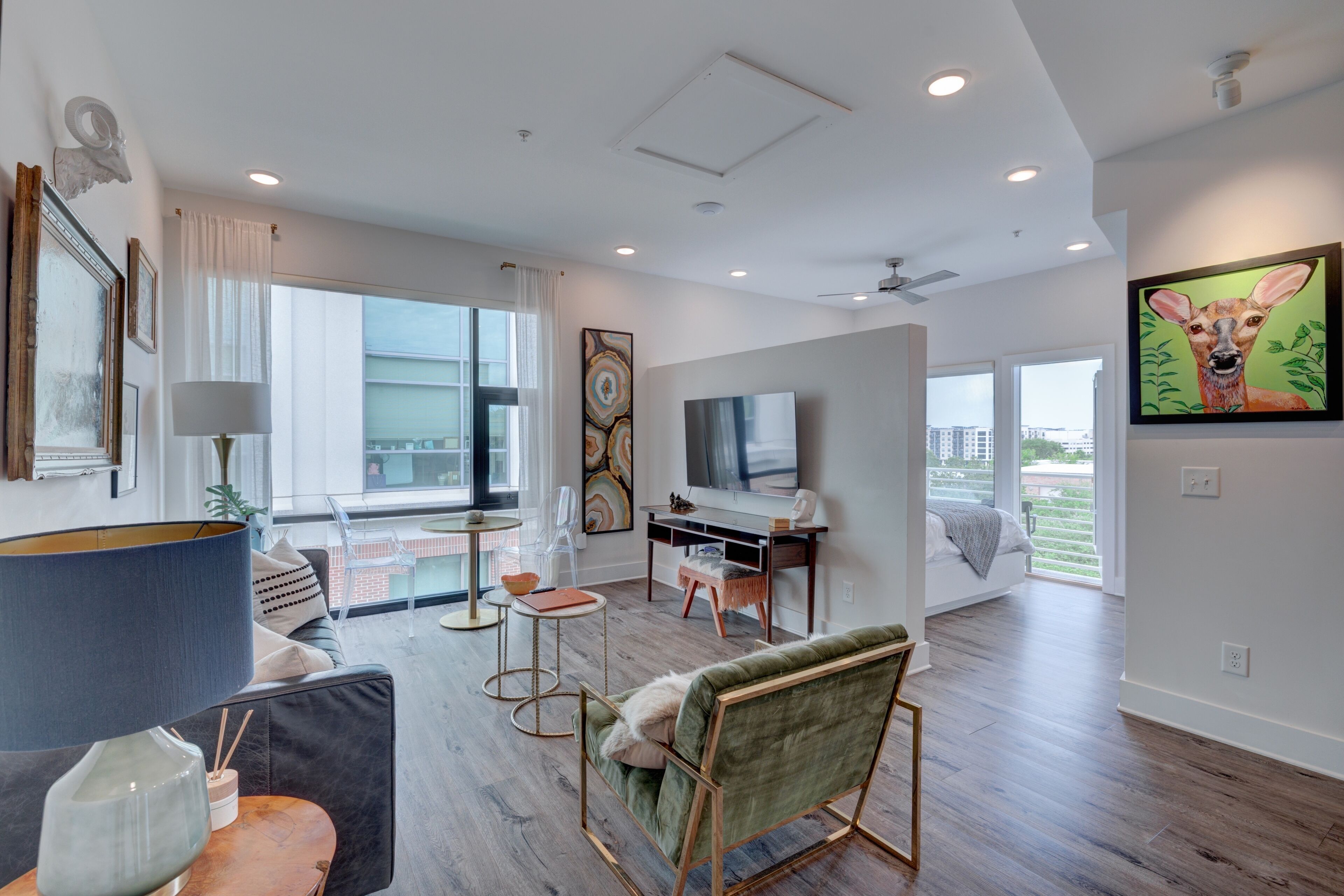 2 habitaciones, escritorio, tabla de planchar con plancha y wifi gratis 