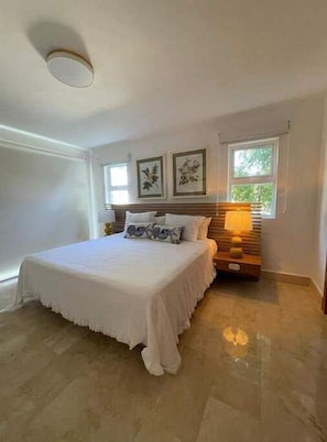 2 habitaciones, escritorio, tabla de planchar con plancha y wifi gratis