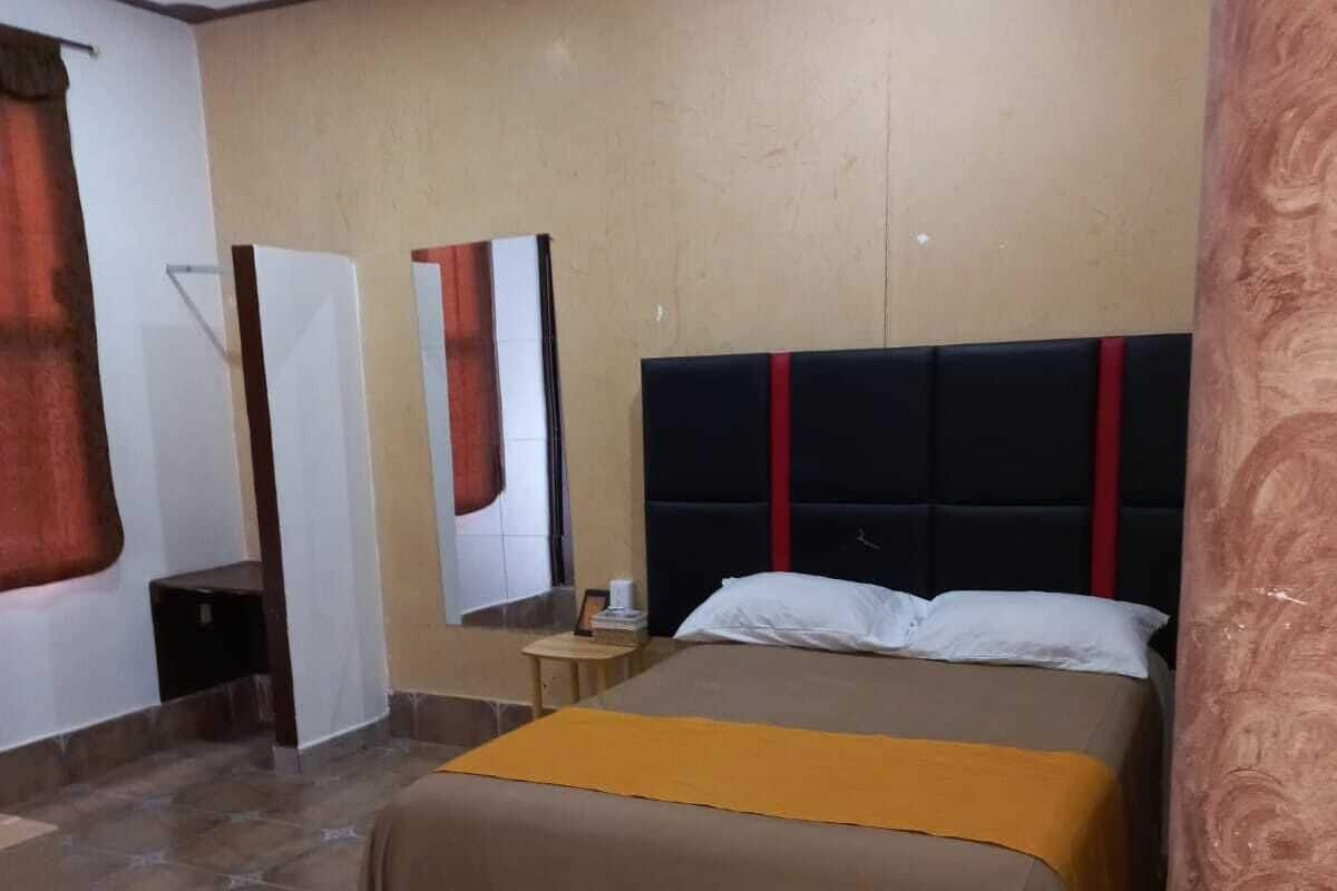 传统单人房 | 办公桌、免费 WiFi、床单