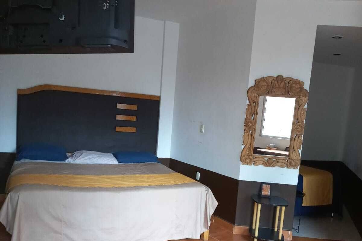 Premium Double Room | Desk, WiFi (free), bed sheets