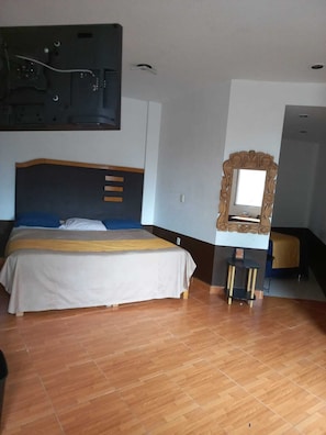 Premium Double Room | Desk, free WiFi, bed sheets - Hotel Alameda maravatio (Maravatío)