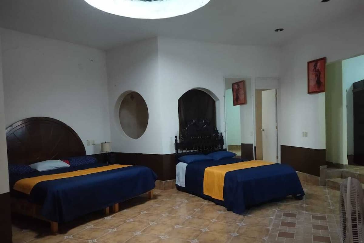 Junior Double Room | Desk, WiFi (free), bed sheets