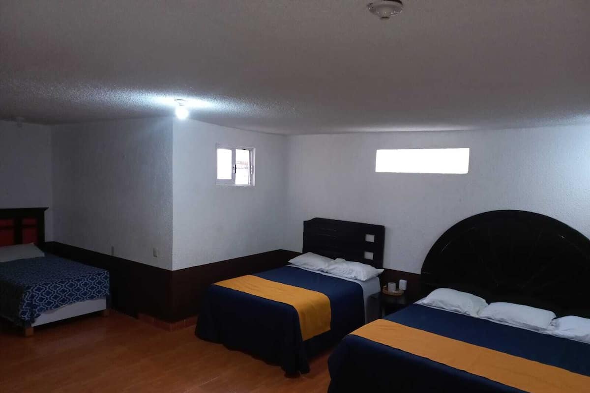 Traditional Triple Room | Desk, WiFi (free), bed sheets