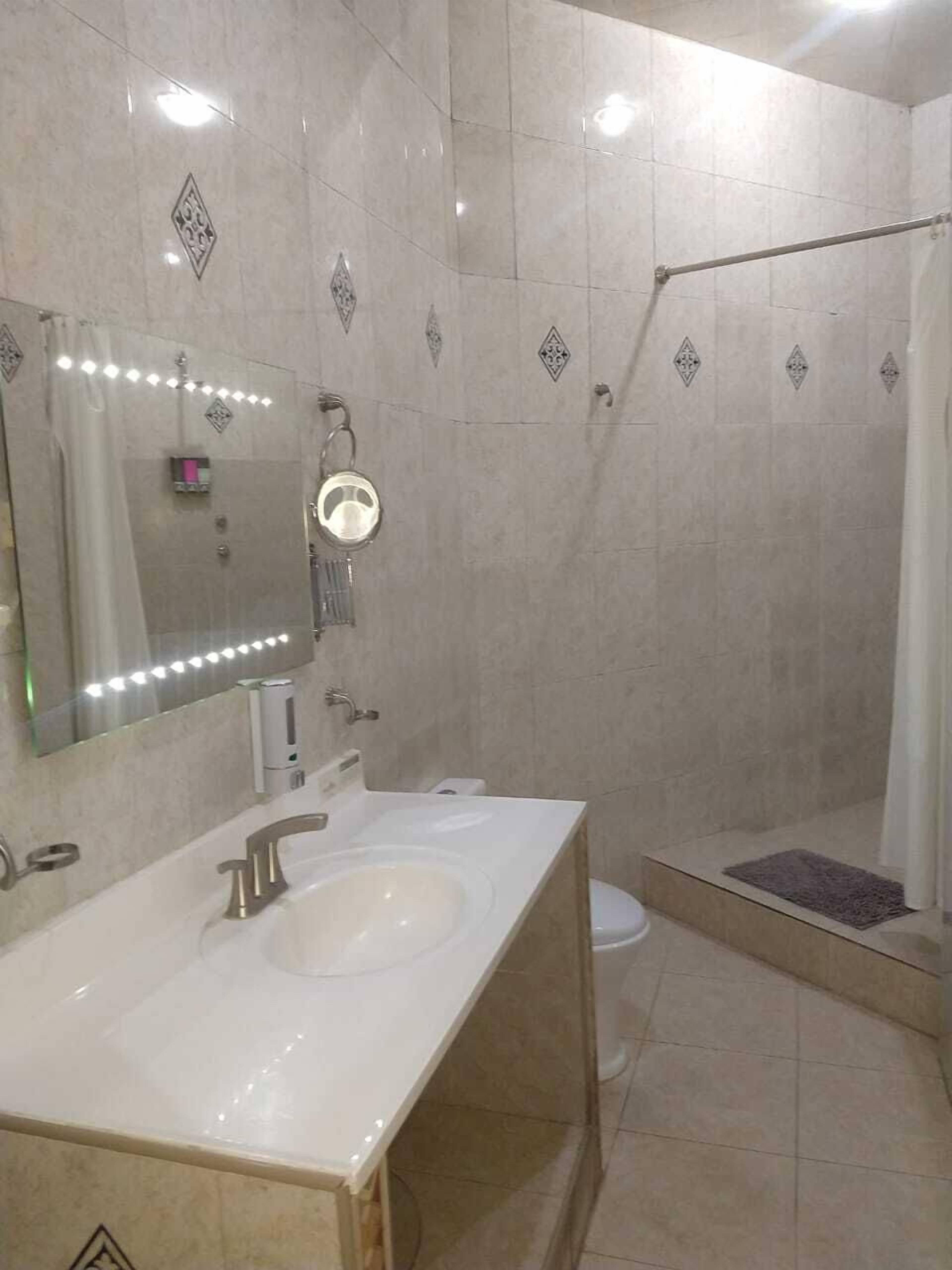 Junior Double Room | Bathroom | Towels