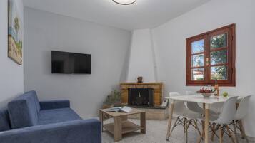 Suite, 2 Schlafzimmer | Wohnbereich | 32-Zoll-LED-Fernseher mit Satellitenempfang