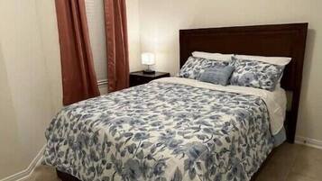 4 bedrooms, in-room safe, desk, iron/ironing board