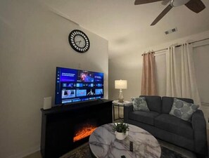 Smart TV, fireplace